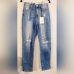 Distressed Women’s Skinny Jeans - Light Blue